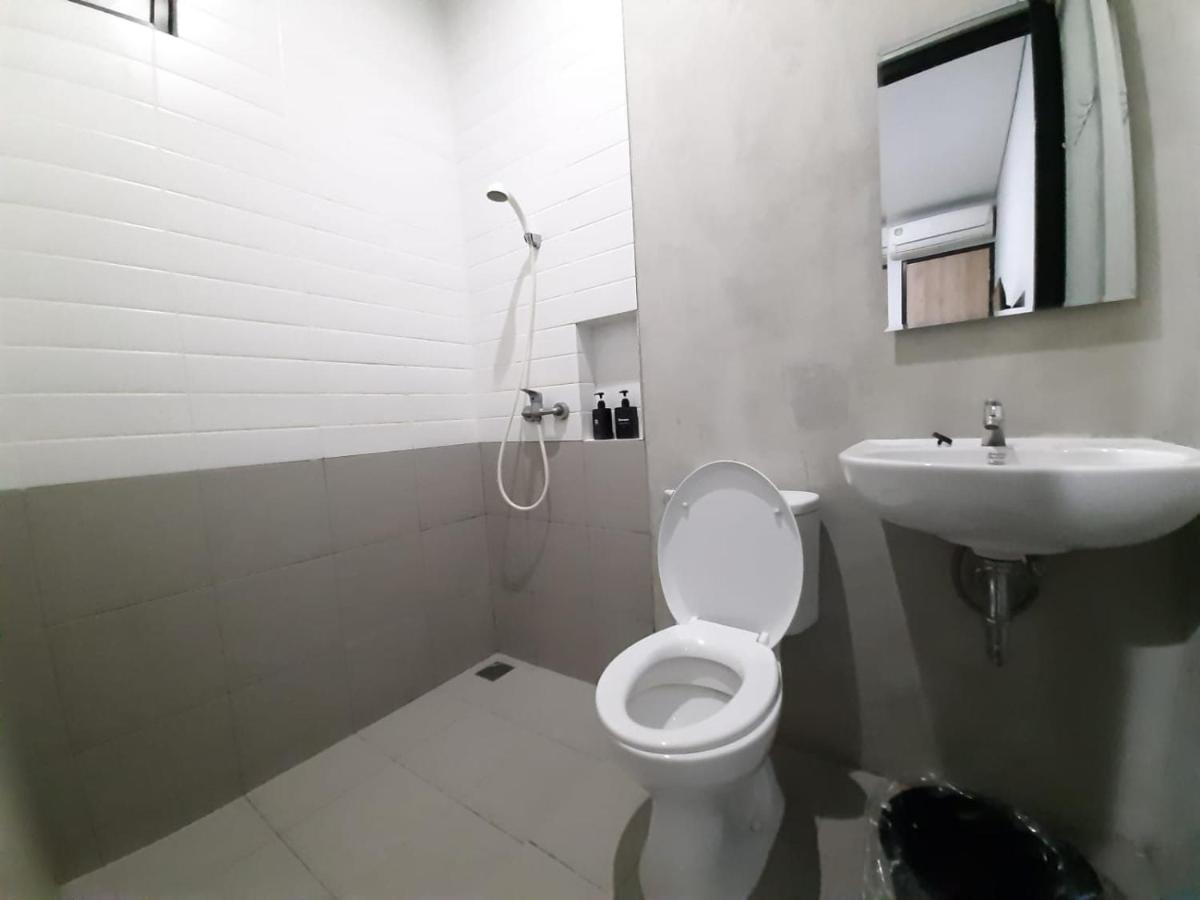 Oyo Life 92770 Cozy Puri 22 Hotel Jacarta Exterior foto